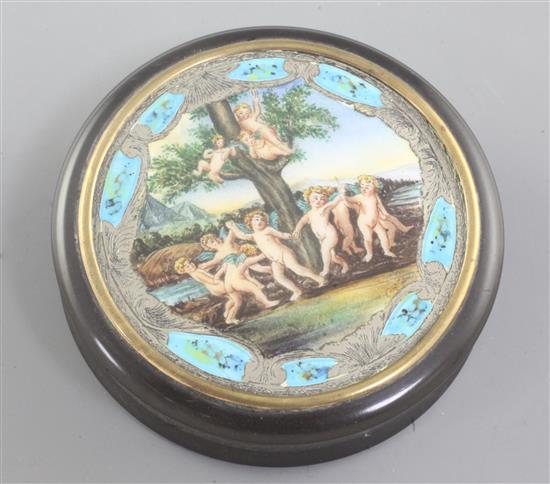 An early 19th century Continental tortoiseshell snuff box, diameter 3.25in.